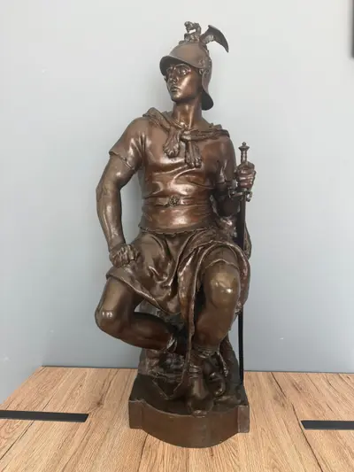 statuiebronz.jpg
