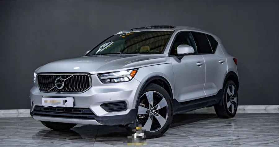 Volvo XC 40 T5 AWD R-Design Liquid Money Așii Amanetului