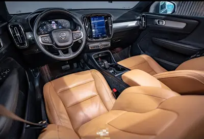 Volvo XC 40 T5 AWD R-Design Liquid Money Așii Amanetului 3