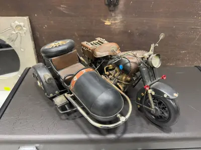 Macheta motocicleta cu atas vintage 2