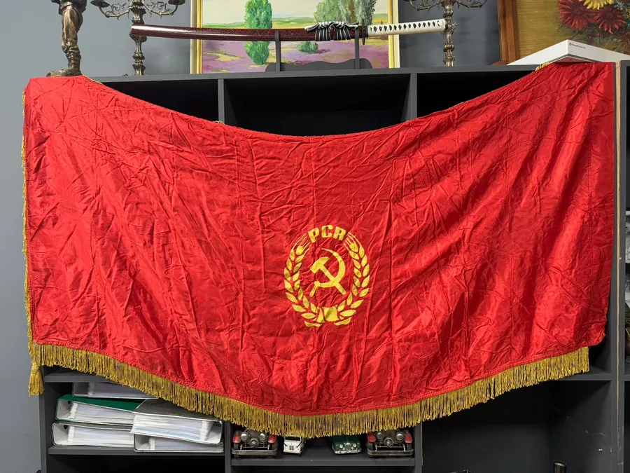 Drapel comunist cu secera si ciocan