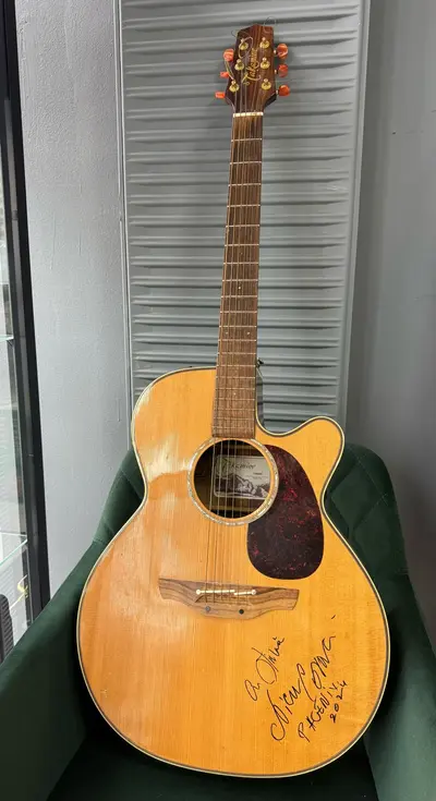 Chitară Takamine TAN46C, semnată de Nicu Covaci 3