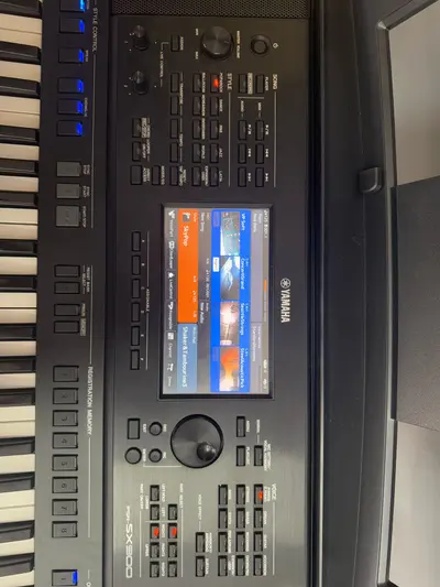 Orga YAMAHA PSR SX900 3