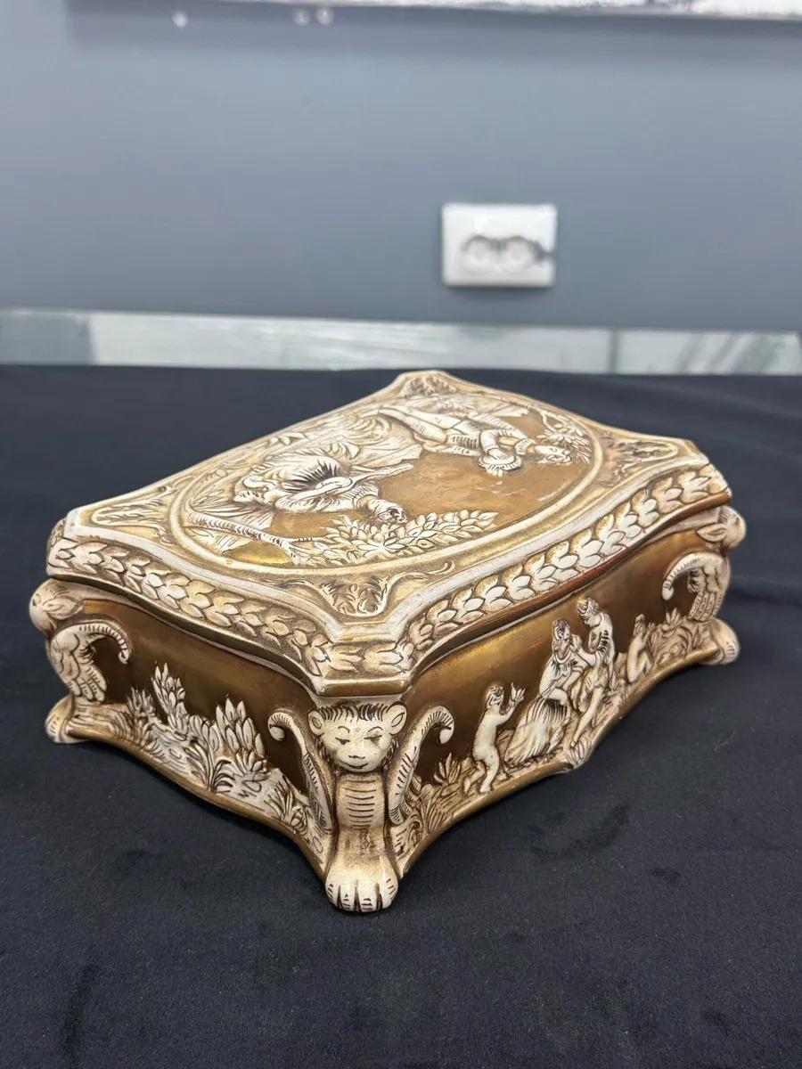 Caseta de bijuterii