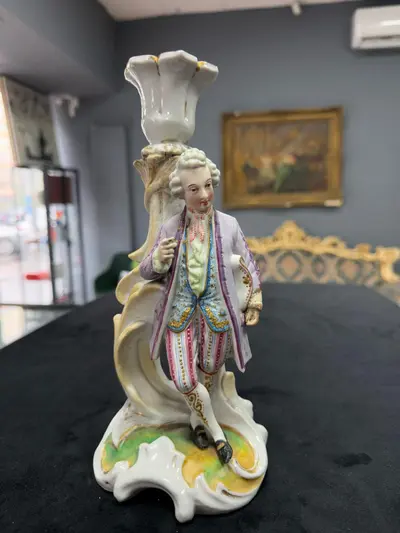 Statueta , sfeșnic din porțelan