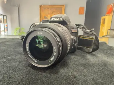 Camera foto Nikon D3100 plus obiectiv Nikon 18-55mm.