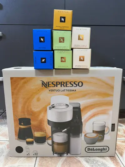 Espressor capsule DeLonghi NESPRESSO Vertuo Lattissima nou