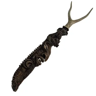 Sabie decorativă unicat cu teacă sculptată și mâner din corn de cerb – 70 cm 4