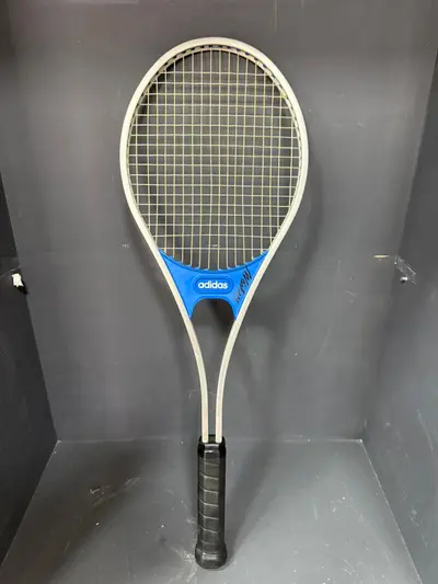 Racheta semnata Ilie Nastase  plus husa semnata 2