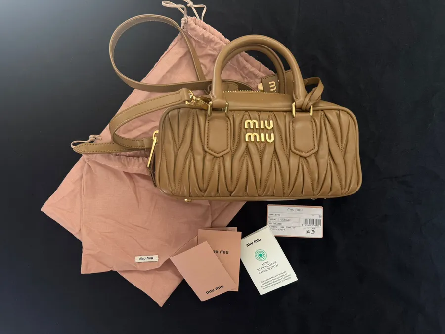 Geanta MiuMiu