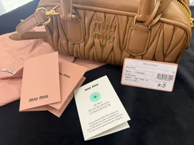 Geanta MiuMiu 3