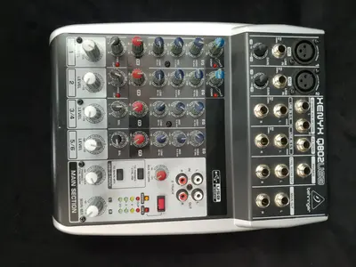 Mixer Behringer Xenyx Q802USB 3