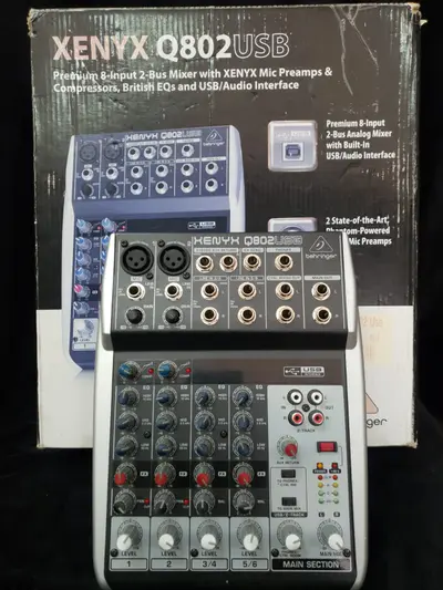 Mixer Behringer Xenyx Q802USB 5