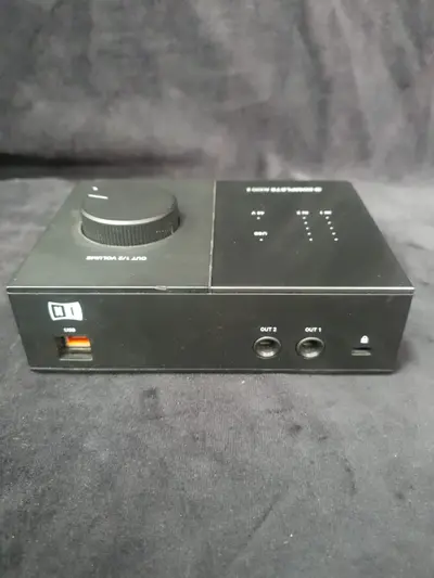 Komplete Audio 2 4