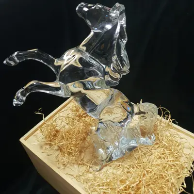 Cal din cristal Baccarat,