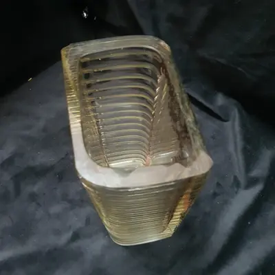 Vază din cristal cu detalii roșii 3