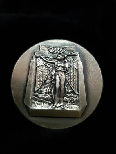 Medalie comemorativă sau o insignă de la Jocurile Olimpice de Iarnă de la Lake Placid din 1932. 3