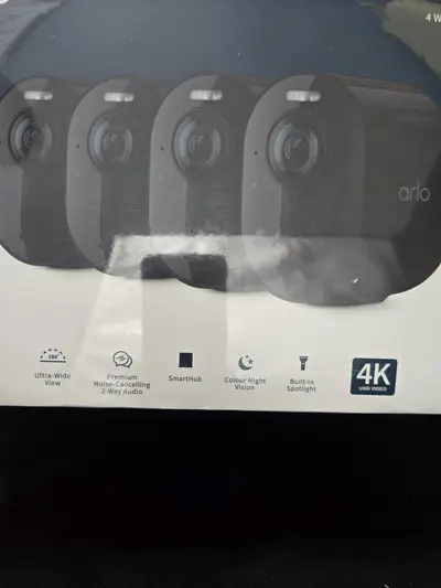 4 camere de supraveghere Arlo Ultra 2 Wire-Free Spotlight 2
