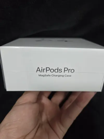 Apple AirPods Pro cu MagSafe Charging Case 4