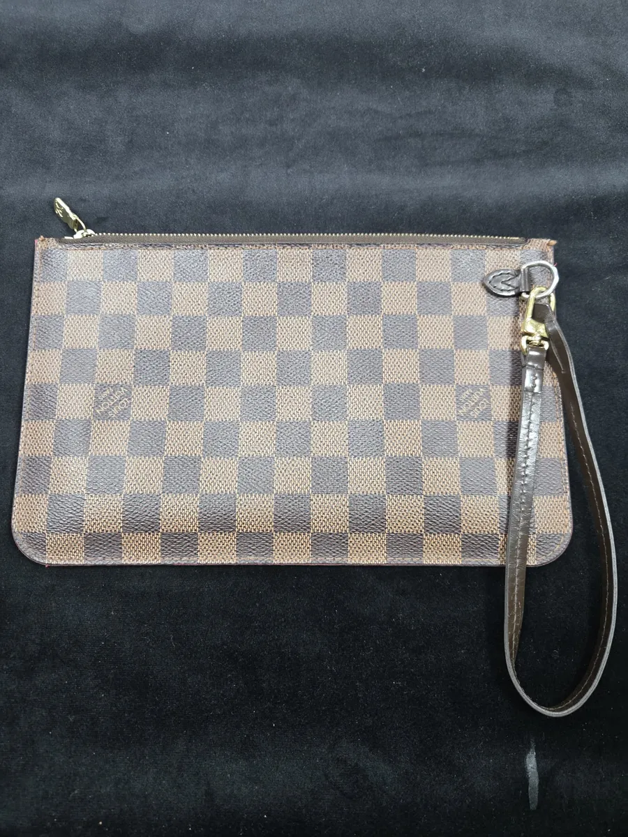 Borsetă Louis Vuitton