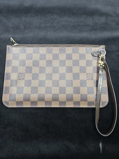 Borsetă Louis Vuitton