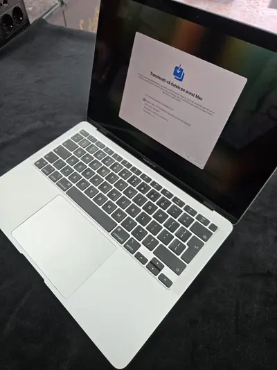 MacBook Air 13" (2020) – 8GB RAM, 256GB SSD 2