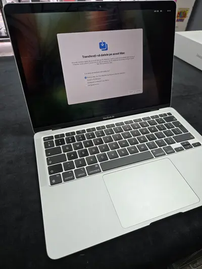 MacBook Air 13" (2020) – 8GB RAM, 256GB SSD 3
