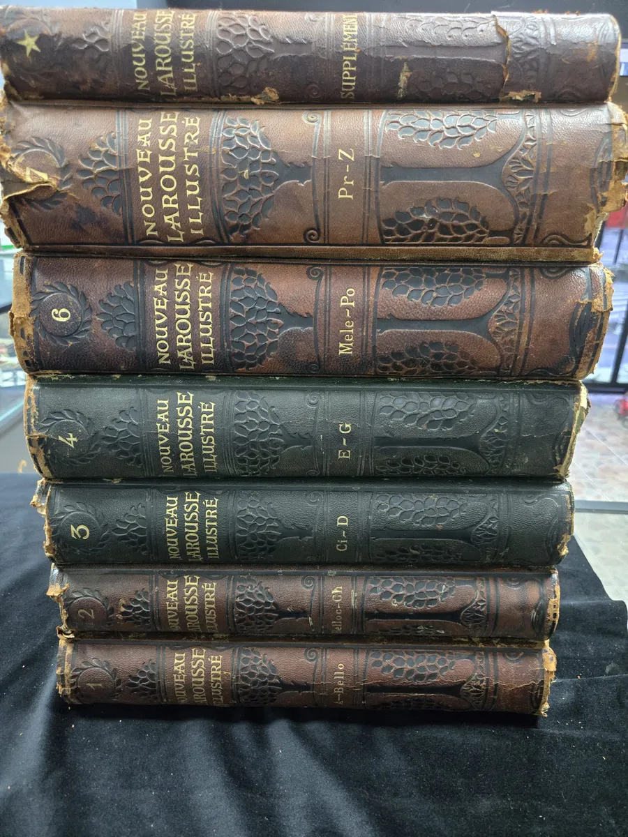 Set complet de volume „Nouveau Larousse Illustré”
