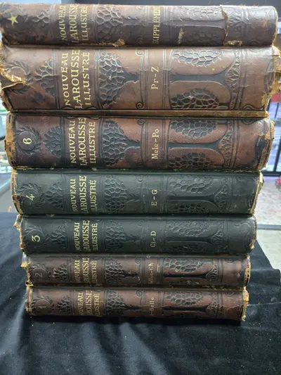 Set complet de volume „Nouveau Larousse Illustré”