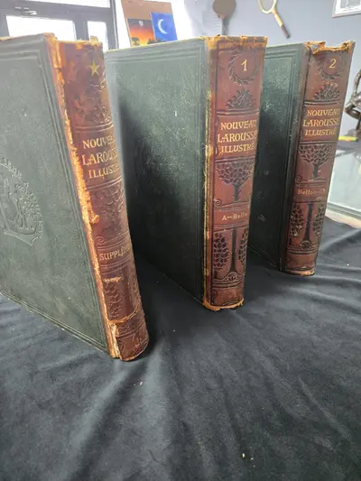Set complet de volume „Nouveau Larousse Illustré” 3