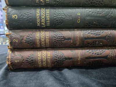 Set complet de volume „Nouveau Larousse Illustré” 4