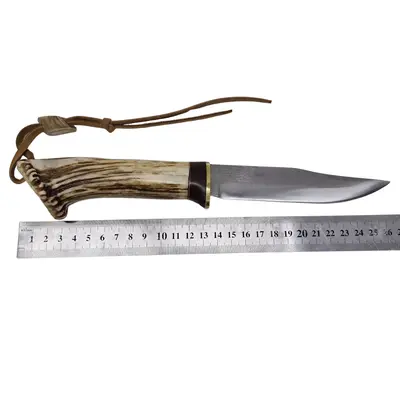 Cuțit de vânătoare handmade cu mâner din corn și glonț decorativ 2