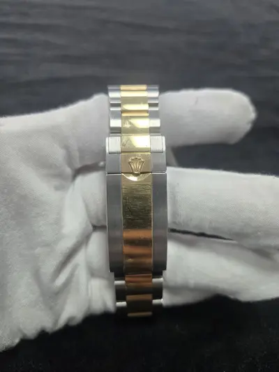 Rolex Sea-Dweller, 43mm 5