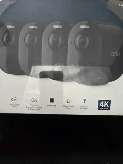 4 camere de supraveghere Arlo Ultra 2 Wire-Free Spotlight 4