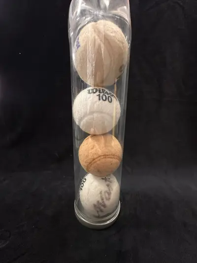 Set 4 mingi de tenis serie limitată Wilson 100 semnate de Ilie Nastase