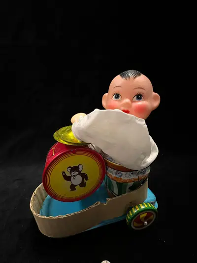 Jucarie  vintage intitulate "Child Beating Drum" (Copil bătând la tobă) 5