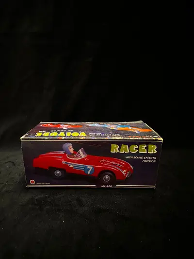 Jucarie mașină de curse vintage din tablă