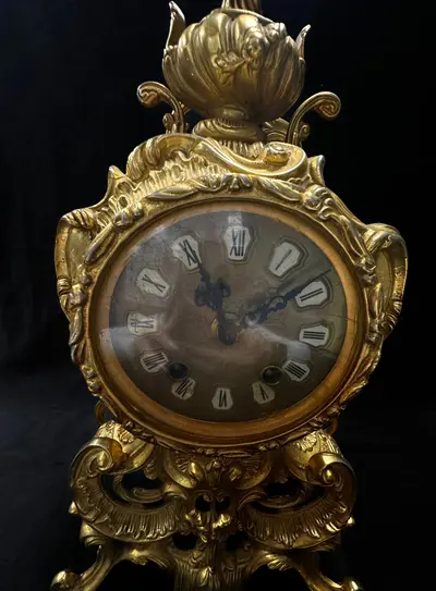 Ceas de șemineu (mantel clock) realizat în stil Rococo 2