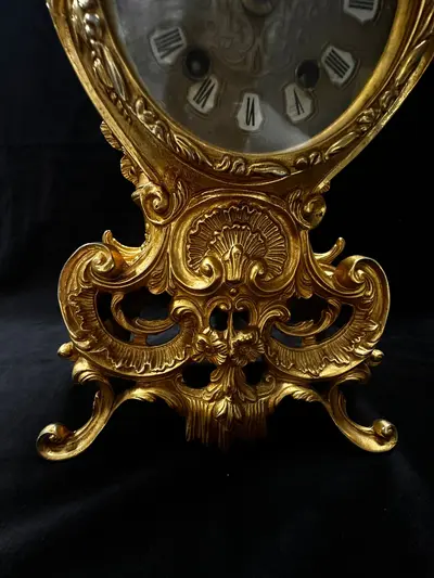 Ceas de șemineu (mantel clock) realizat în stil Rococo 3