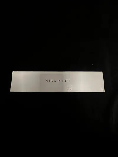 Stilou Nina Ricci din colecția Neve 2