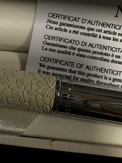 Stilou Nina Ricci din colecția Neve 3