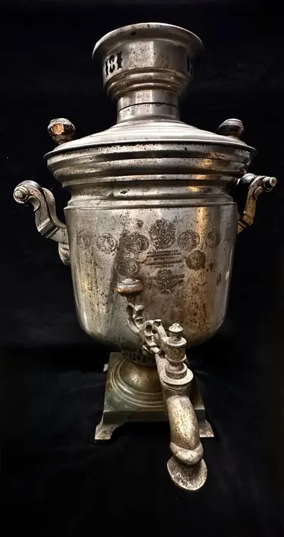 Samovar pentru prepararea ceaiului din secolul al XIX-lea