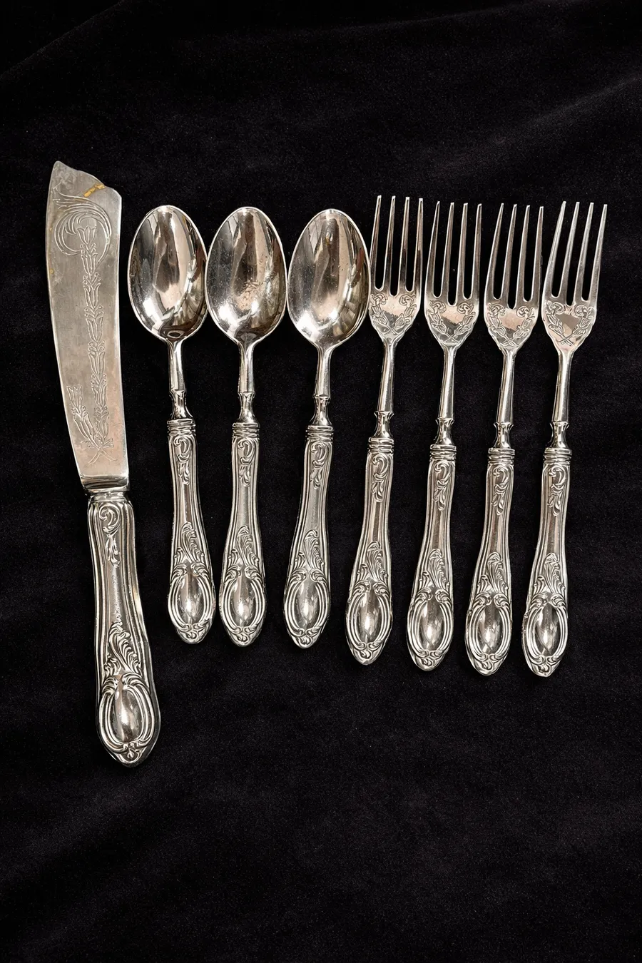 Set de tacâmuri vintage realizat din argint 800