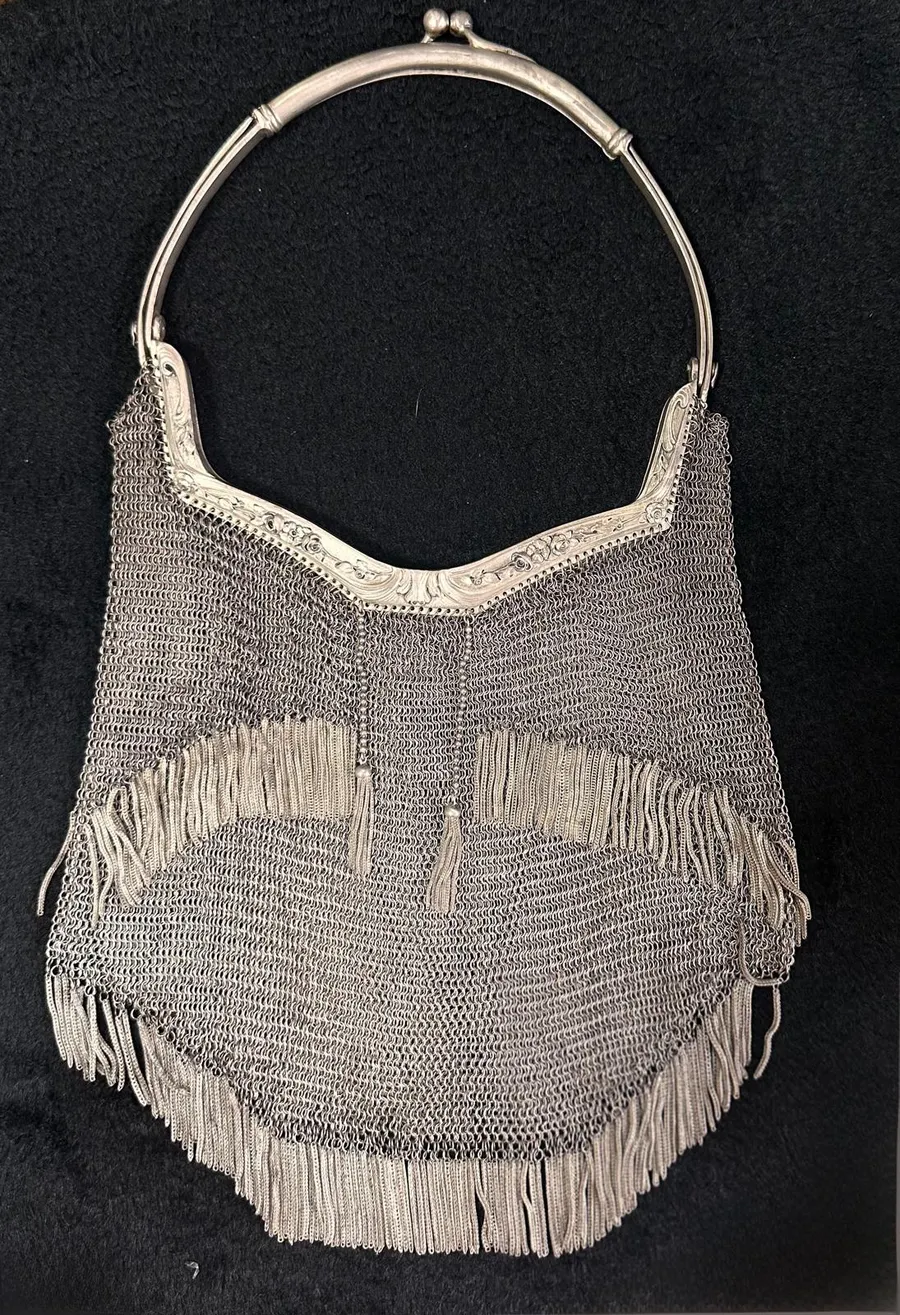 Poșetă vintage din argint 800 – model plasă (mesh) cu franjuri