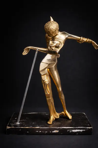 Sculptură Art Deco „Femme à la tête de rose” ( femeia cu cap de trandafir ) – după Salvador Dalí