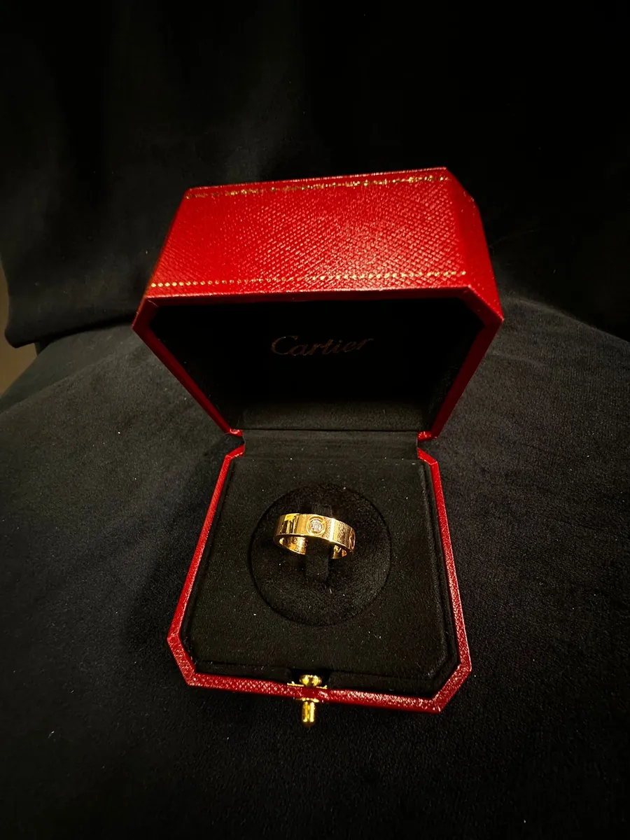 Inel Cartier Love din aur 18K cu diamant