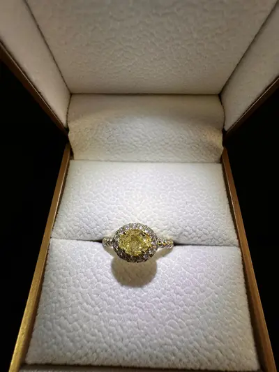 Inel din aur 18K cu diamant natural Fancy Yellow 2